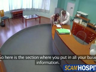 Bác sĩ se folla một su paciente enferma (bởi egf)